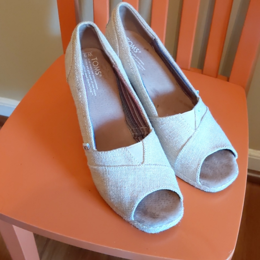 Toms